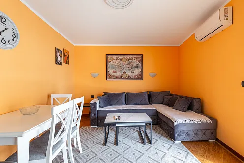 6752 Two apartments of 57 m² each in Rafailovići, first line